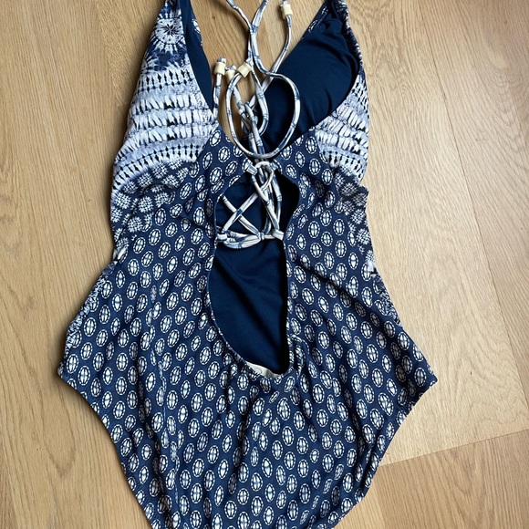 Jessica Simpson Bondi Tie Dye Lace Up Swimsuit EUC sz LARGE - Picture 5 of 7